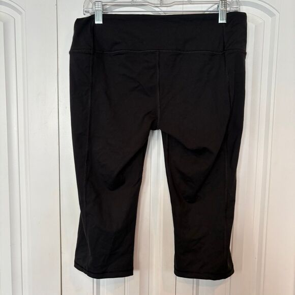Victoria Sport Black Crops Size Large - Picture 2 of 4